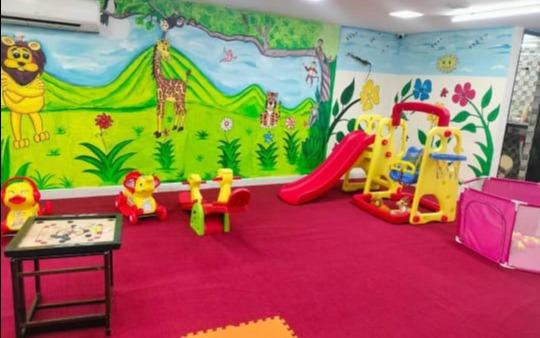 Happy Hut Daycare  And Play School preschool building in Mayur Vihar, New Delhi