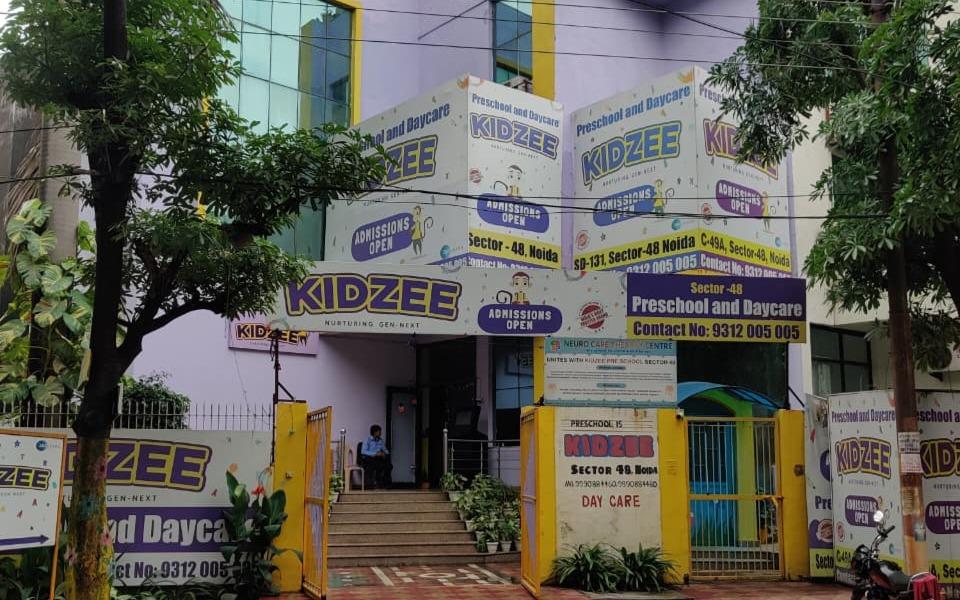 Kidzee preschool building in Sector 45, Noida